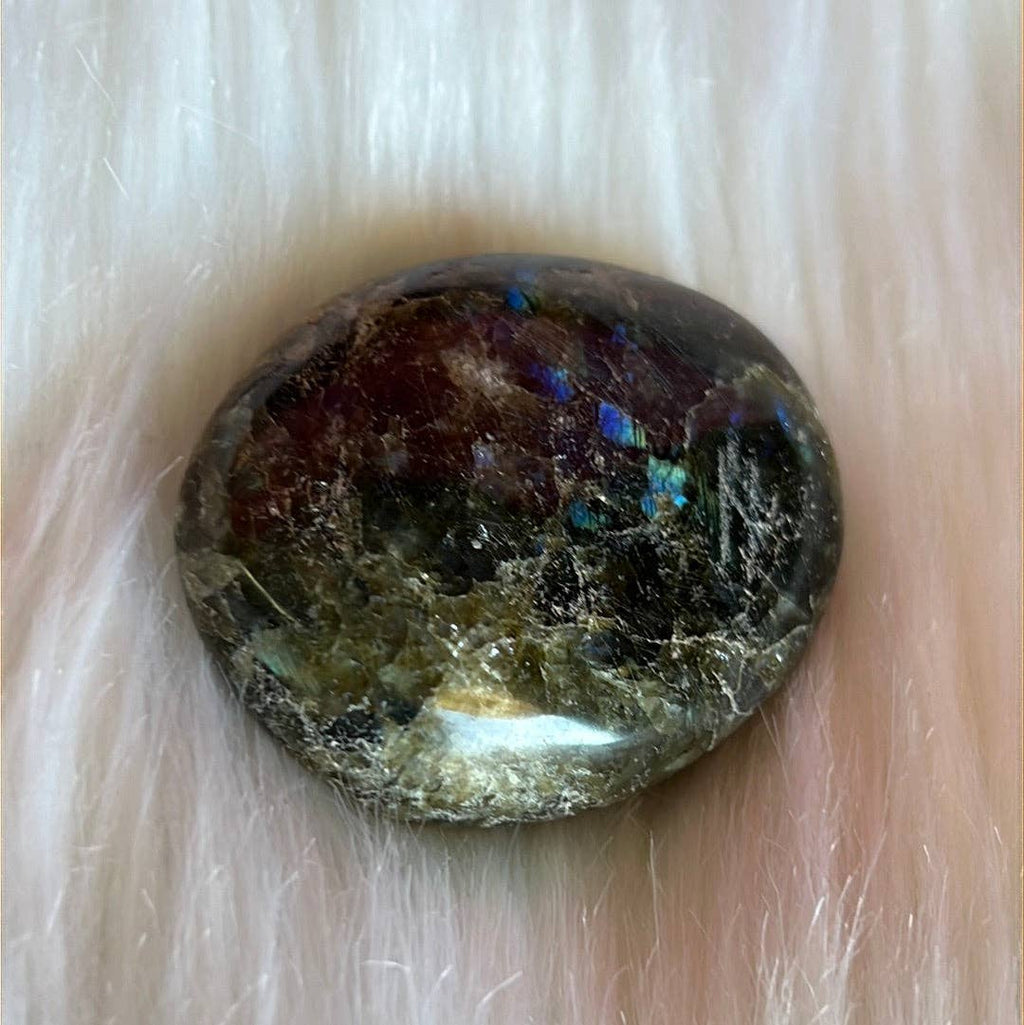 Labradorite tumble stone: Large