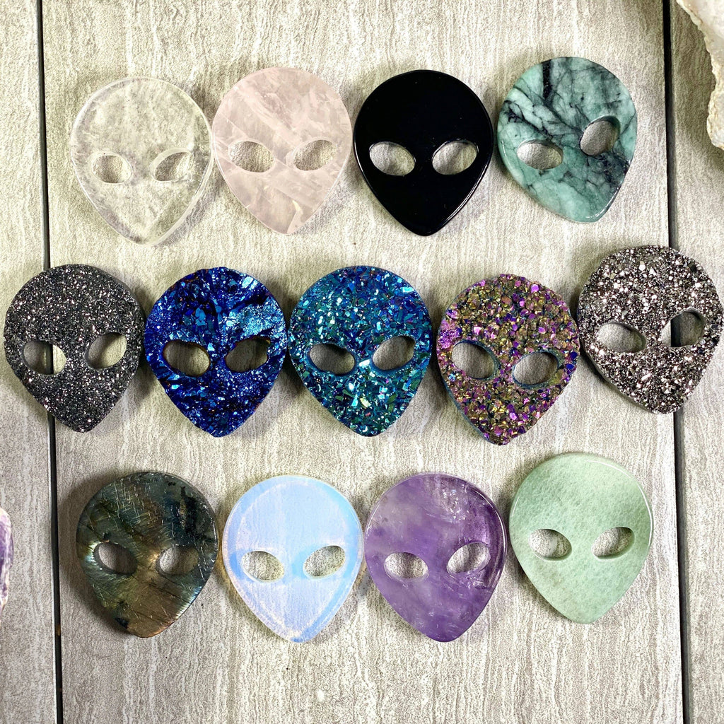 Gemstone Alien Head Spiritual Stone Crystal Cabochon: Emerald