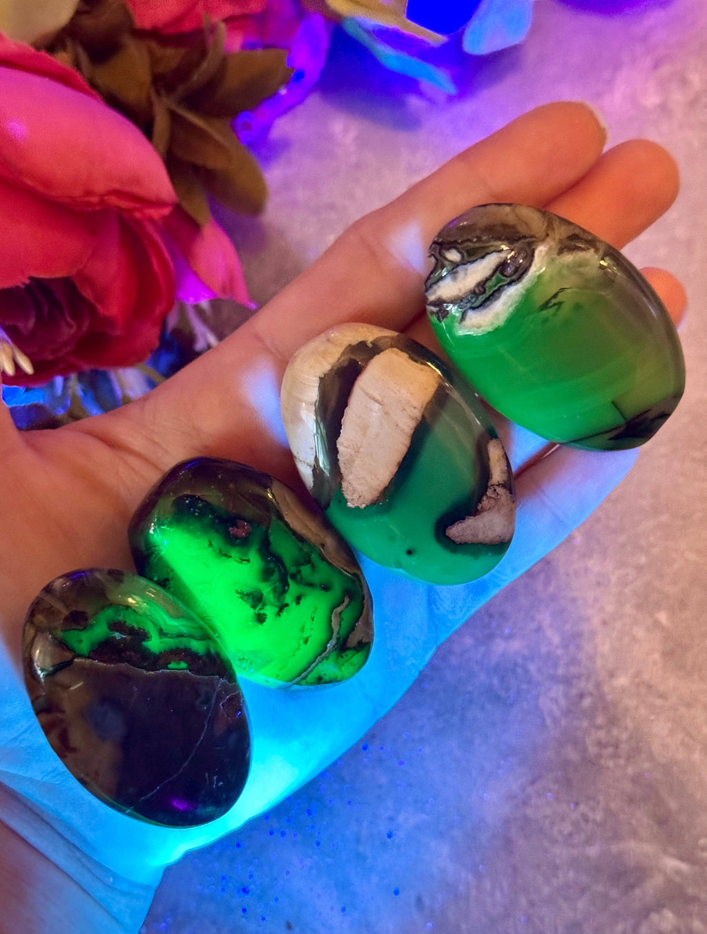 Volcano Agate Palmstones, Green Fluorescent UV Crystals: 25-49 Grams