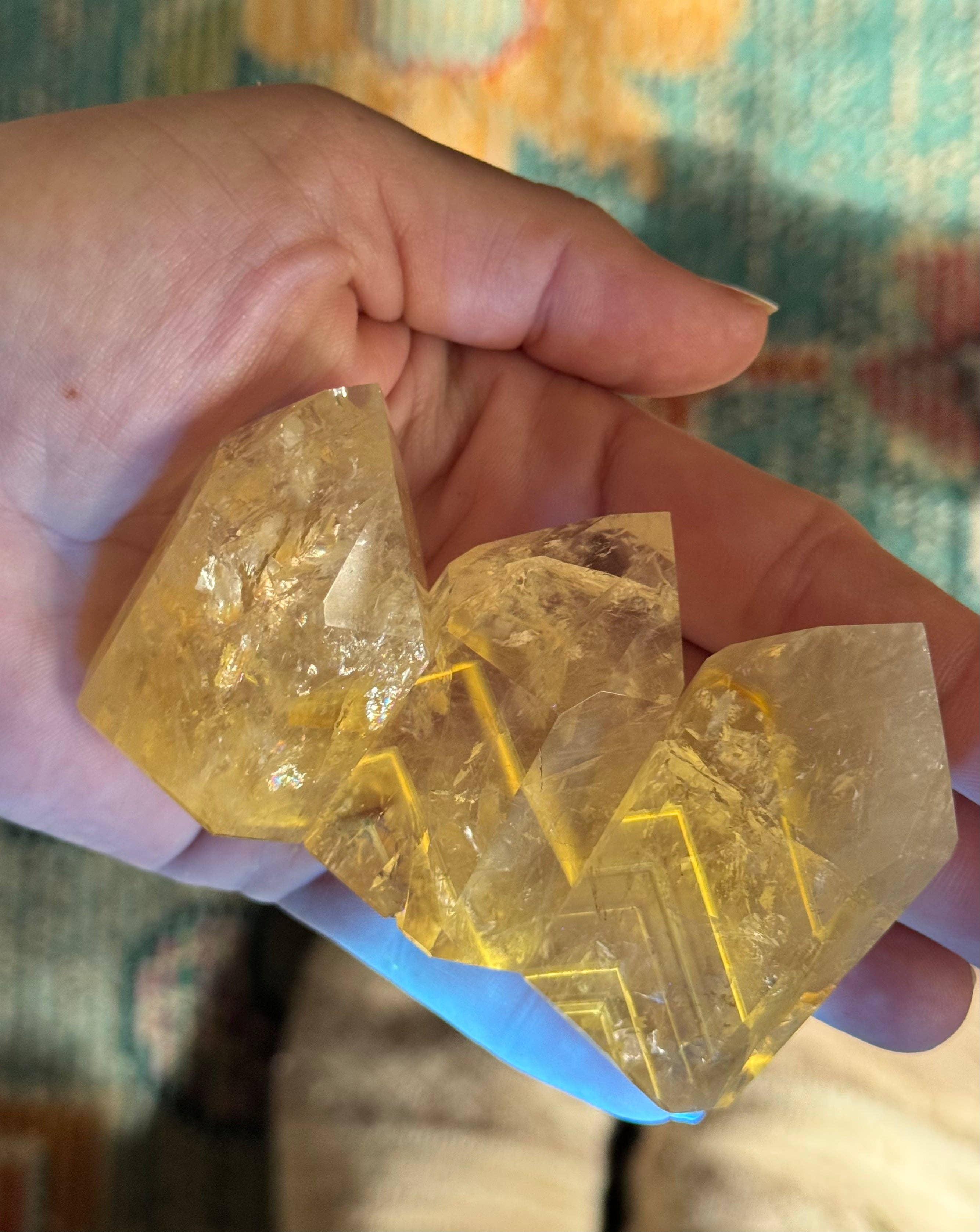 RARE Phantom Powellite UV Reactive Tower Fluorescent Crystal: 31-40 gram Powellite Tower