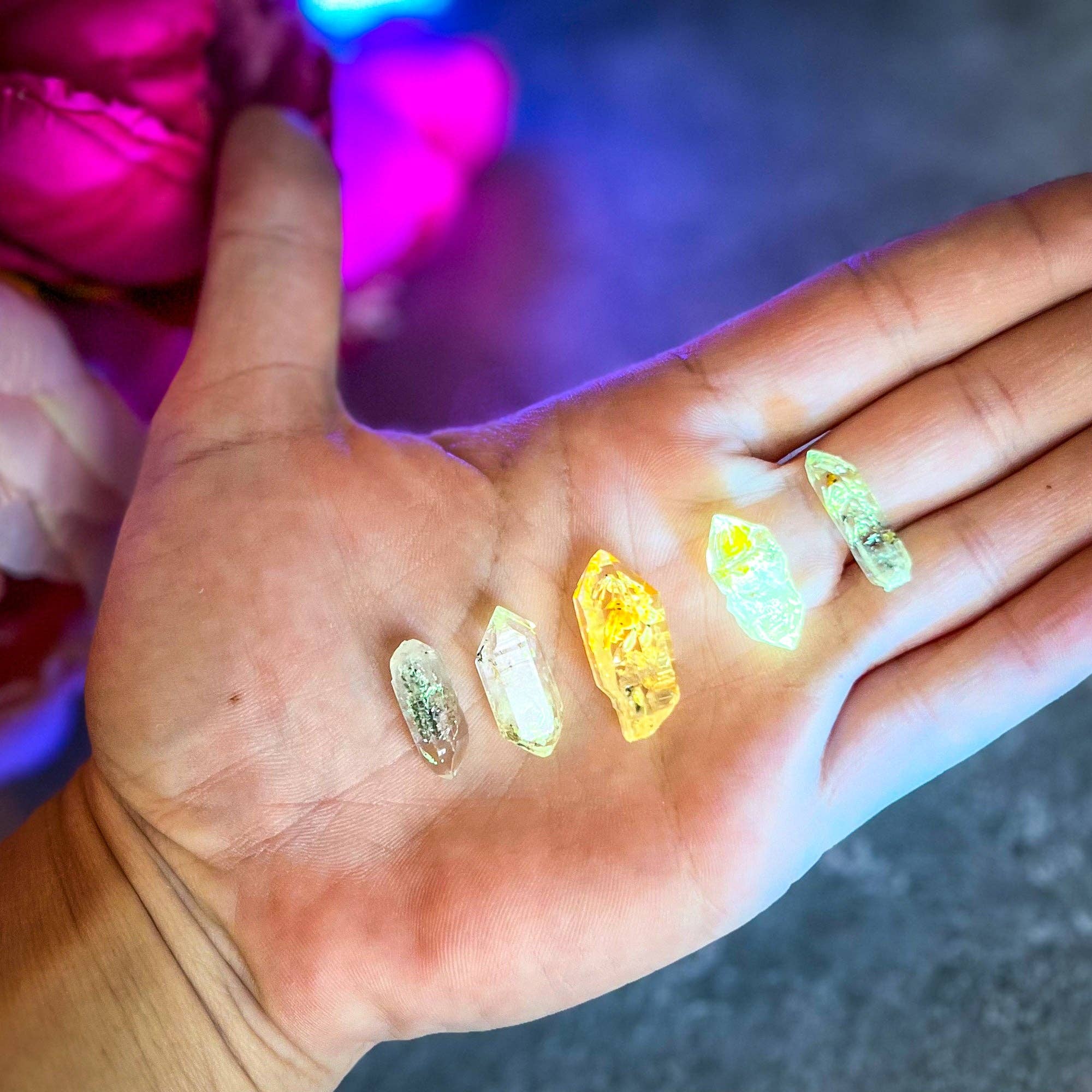 Firefly Petroleum Quartz Specimens Bulk UV Reactive Crystals: 1-2.99 grams