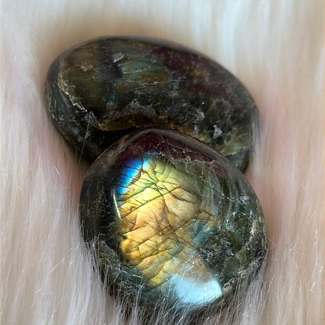 Labradorite tumble stone: Large