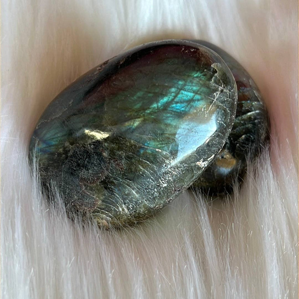 Labradorite tumble stone: Large